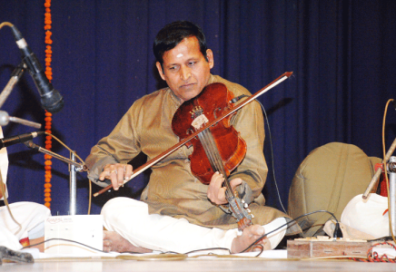 Guru Shekhar Tanjorkar performing at Sur Singar Samad in Mumbai in 2011