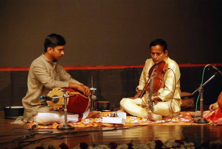 Guru Shekhar Tanjorkar performing with other artists at 4th CMSB National Award, India - 2017