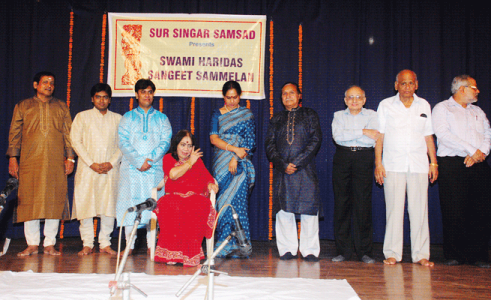 Guru Shekhar Tanjorkar with other prominent Artists at Sur Singar Samad in Mumbai in 2011