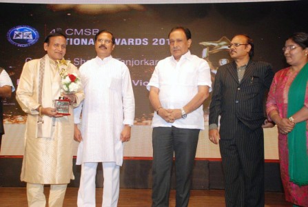 Guru Shekhar Tanjorkar with wel known personalities at 4th CMSB National Award, India - 2017