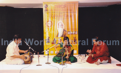Guru Shekhar Tanjorkar's daughter Dr. Madhu plays Solo concert in 'India World Cultural Forum