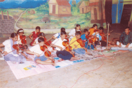 Studetans of Shri Shekhar Tanjorkar per forming at Arts and Philosophical Centre of Wadala,Mumbai, India